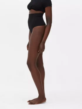 Sömfri stringtrosa med hög midja som shapewear