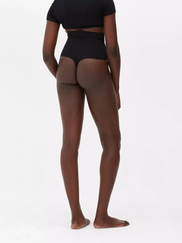 Sömfri stringtrosa med hög midja som shapewear