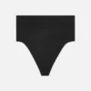 Sömfri stringtrosa med hög midja som shapewear