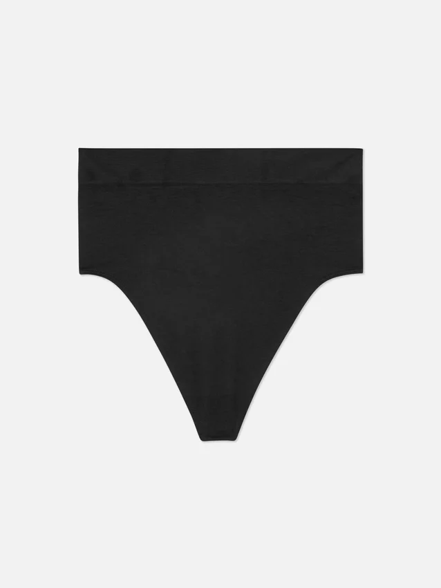 Sömfri stringtrosa med hög midja som shapewear