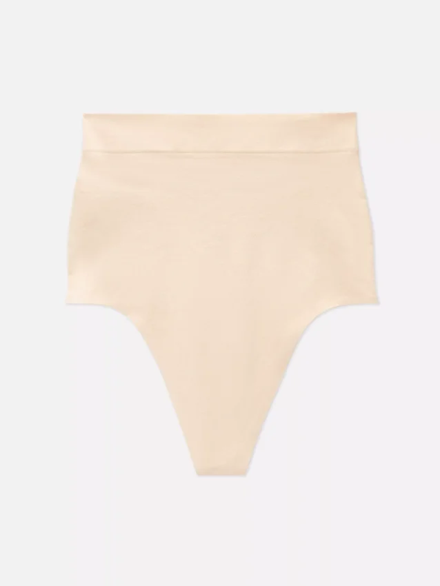 Sömfri stringtrosa med hög midja som shapewear