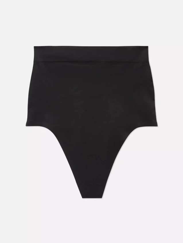 Sömfri stringtrosa med hög midja som shapewear