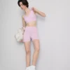 Sömlös aktiv crop-top med korsad rygg