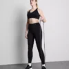 Sömlös aktiv crop-top med korsad rygg