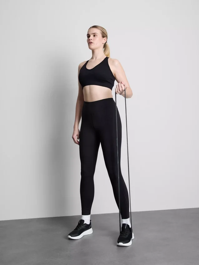 Sömlös aktiv crop-top med korsad rygg