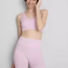 Sömlös aktiv crop-top med korsad rygg