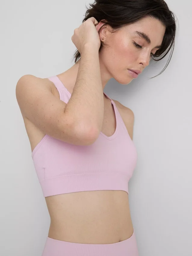 Sömlös aktiv crop-top med korsad rygg
