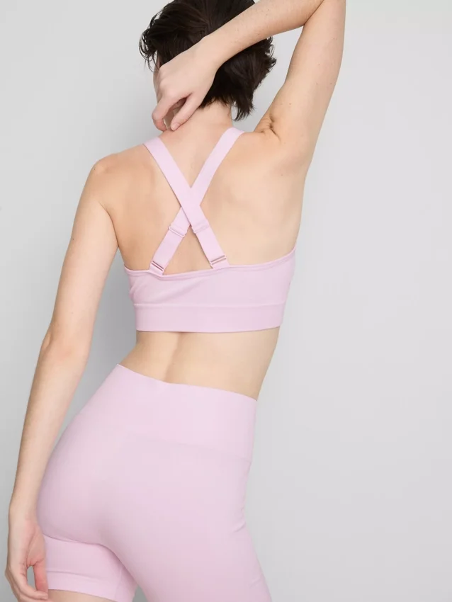 Sömlös aktiv crop-top med korsad rygg