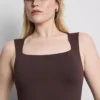 Sömlös bodysuit med fyrkantig halsringning