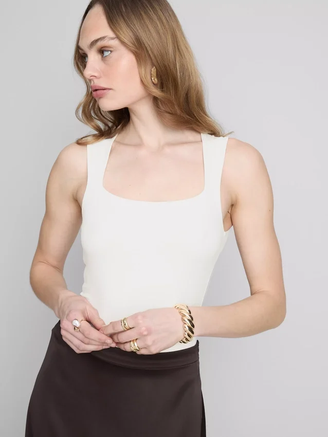 Sömlös bodysuit med fyrkantig halsringning