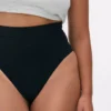 Sömlös, formande string med hög midja