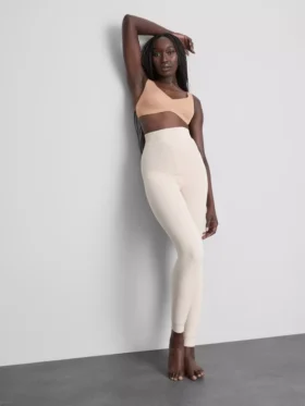 Sömlös, utjämnande bralette