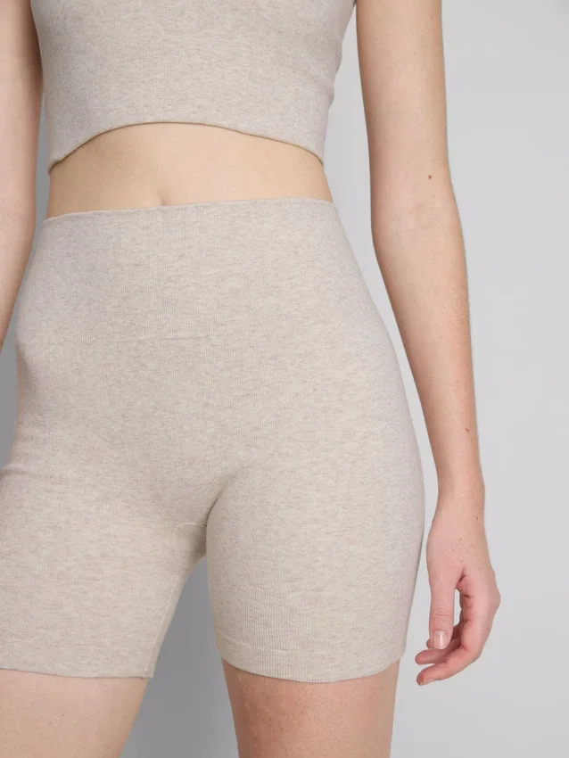 Sömlösa ribbade träningsshorts