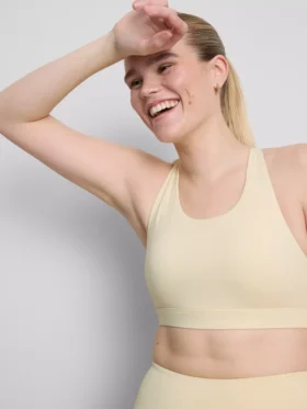 Smörmjuk crop top med spaghettiband