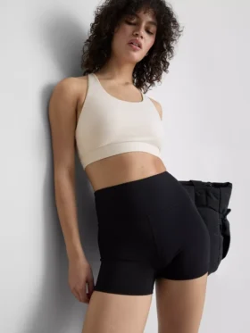 Smörmjuk crop top med spaghettiband