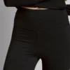 Smörmjuka leggings med utsvängda ben