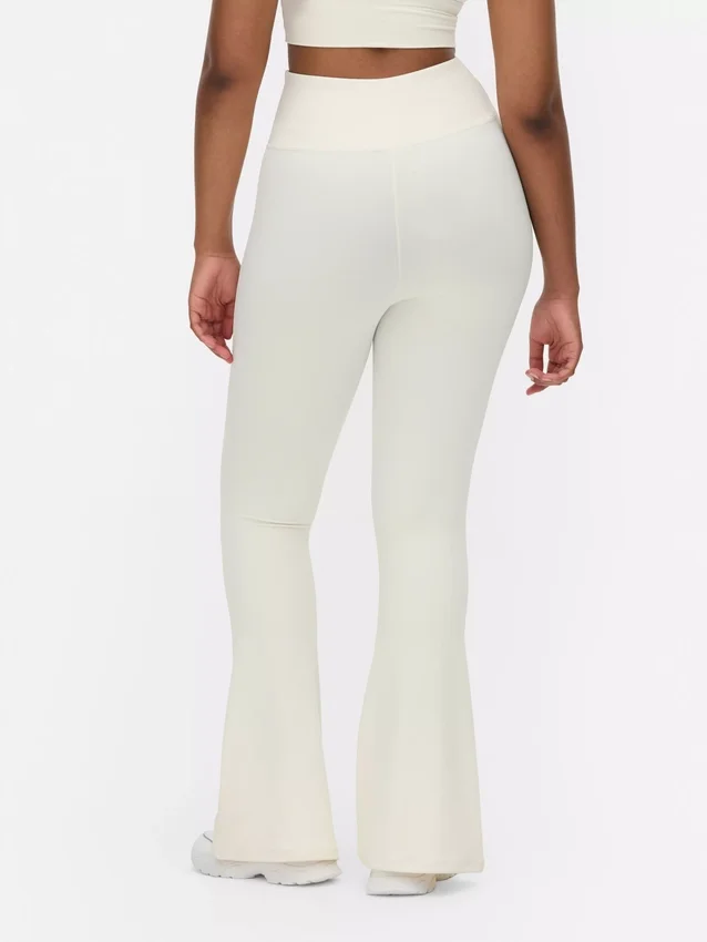 Smörmjuka leggings med utsvängda ben