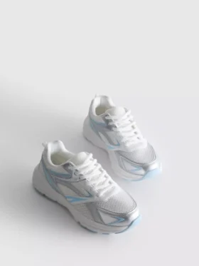 Sneakers i grovt nät