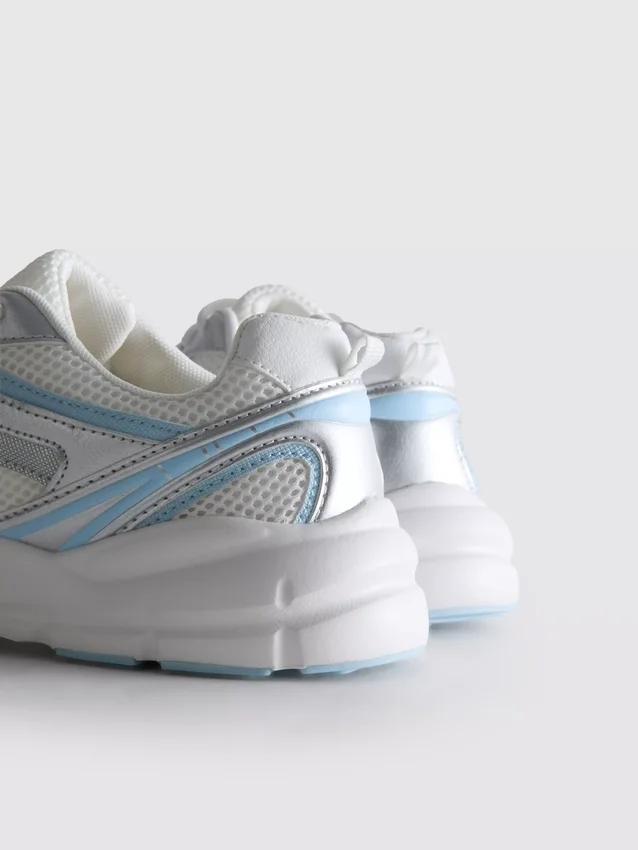 Sneakers i grovt nät
