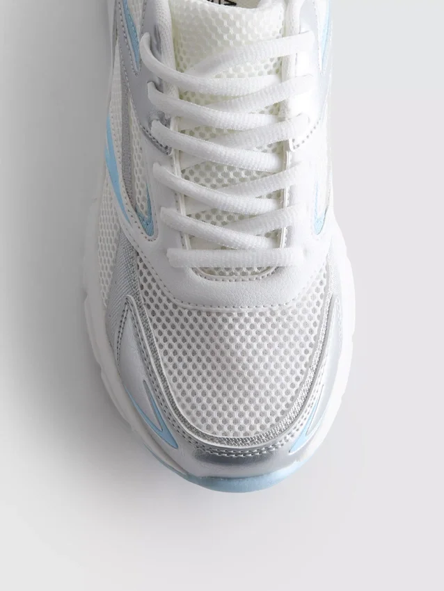 Sneakers i grovt nät