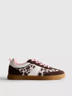 Sneakers med djurmönster och gummisula