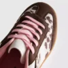 Sneakers med djurmönster och gummisula