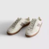Sneakers med gummisula som man bara glider på