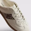 Sneakers med gummisula som man bara glider på