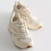 Sneakers med tjocka meshpaneler