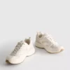 Sneakers med tjocka meshpaneler