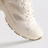 Sneakers med tjocka meshpaneler