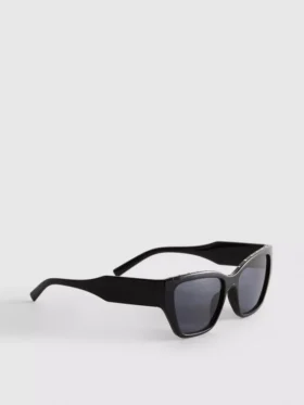 Solglasögon i cat-eye-stil med nitar