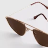 Solglasögon med metallbåge i aviator-stil