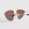 Solglasögon med metallbåge i aviator-stil