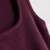 Stickad linne med fyrkantig halsringning
