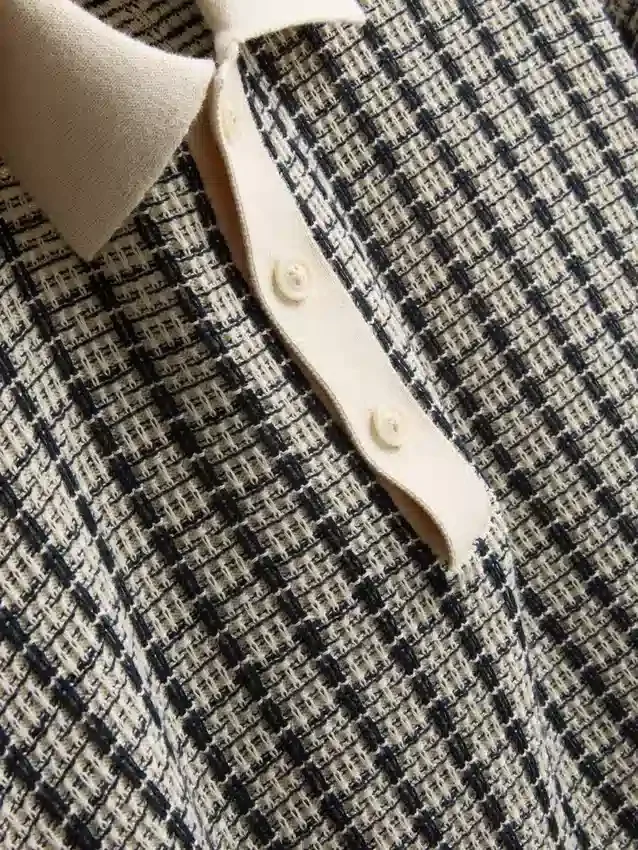 Stickad rutig polotröja