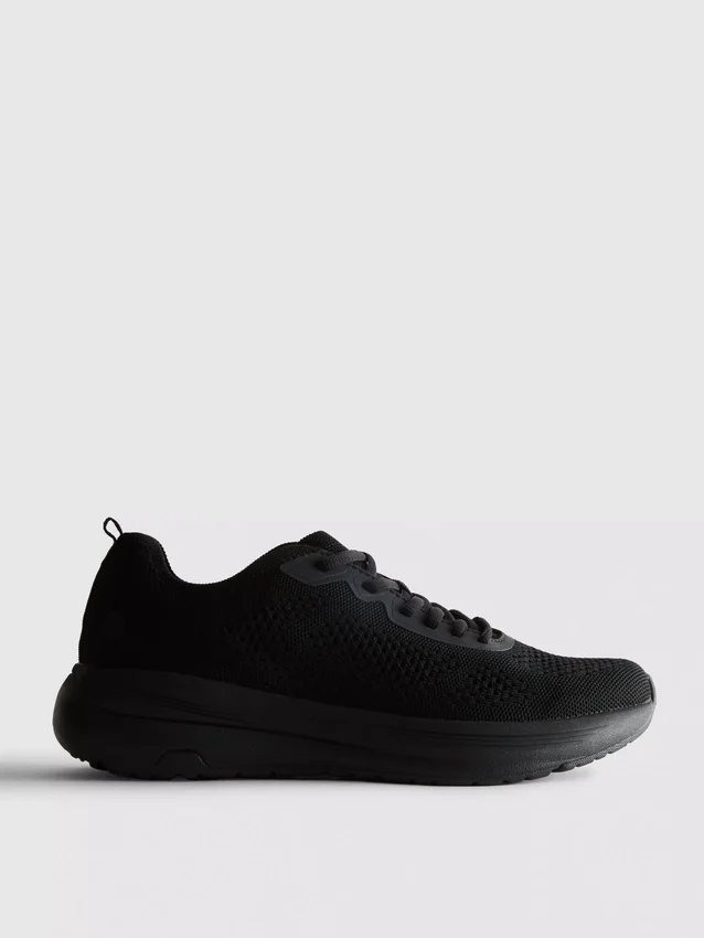 Stickade sneakers med snörning