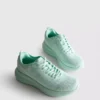 Stickade sneakers med snörning