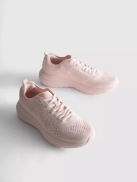 Stickade sneakers med snörning