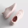 Stickade sneakers med snörning