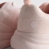 Stickade sneakers med snörning