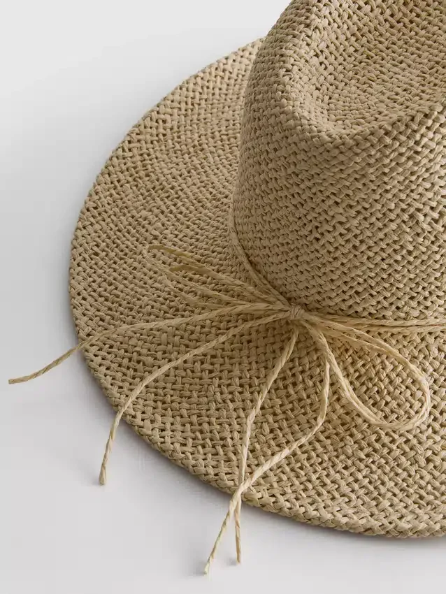 Strandhatt med stråkant