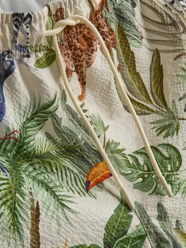 Strandshorts med djungelmönster