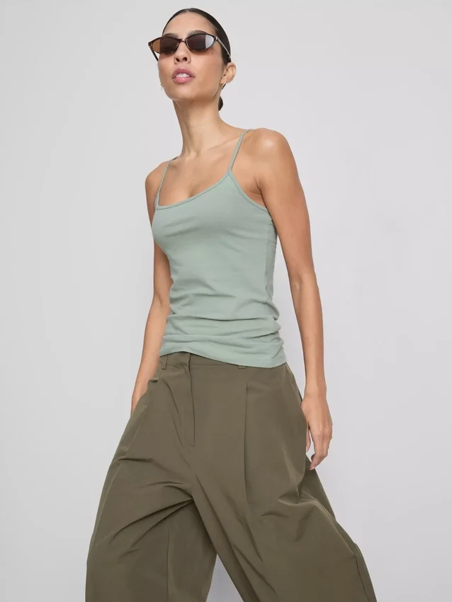 Stretchig cami-top i bomullsrikt material