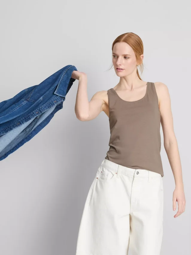 Stretchig cami-top med hög bomullsandel