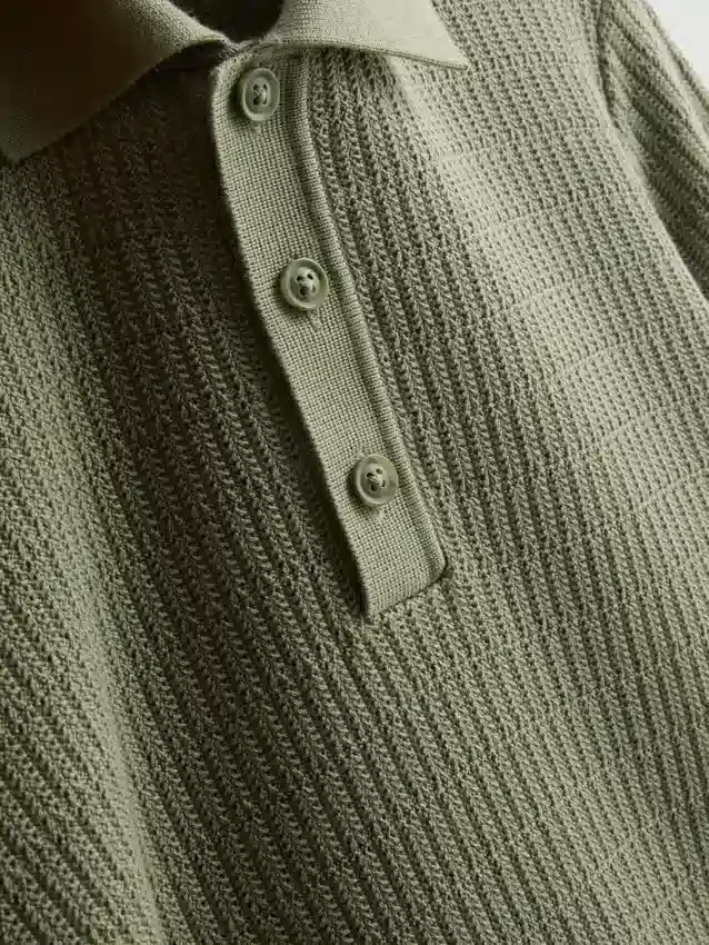 Strickad polotröja med struktur