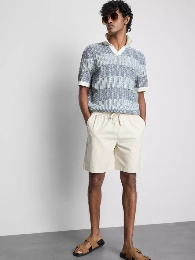 Strickad polotröja med strukturerade ränder