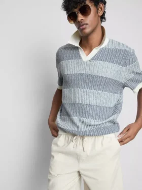 Strickad polotröja med strukturerade ränder