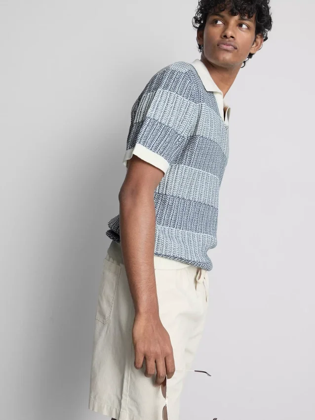 Strickad polotröja med strukturerade ränder