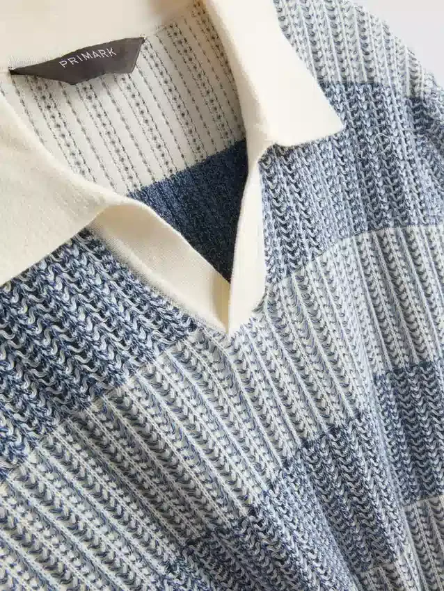 Strickad polotröja med strukturerade ränder
